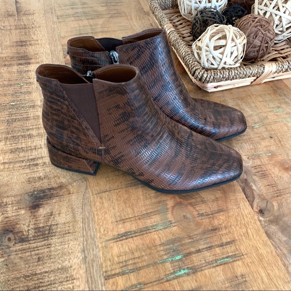 NWOT Franco Sarto Nico Booties Women's Brown Snake Print Faux Leather Size 8.5 - Picture 1 of 12